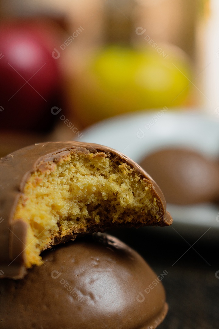 Biscoito de pão de mel, doce típico brasileiro com xícara de café