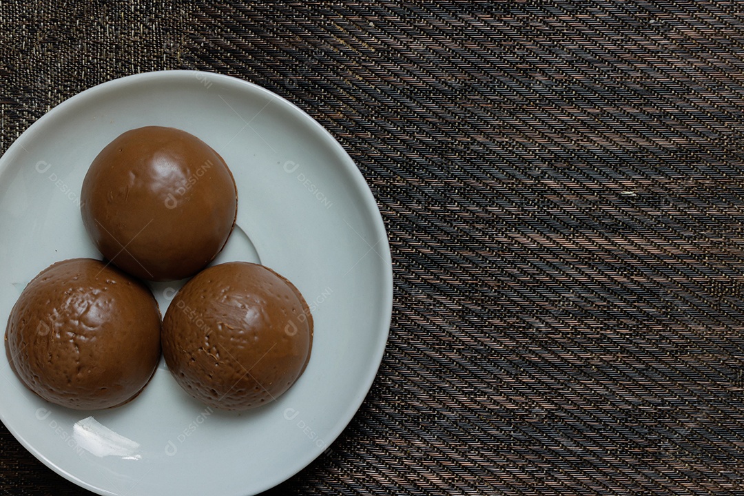 Biscoito de pão de mel, doce típico brasileiro com café