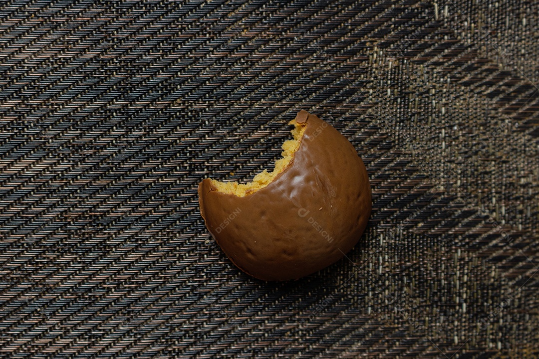 Biscoito de pão de mel, doce típico brasileiro com café