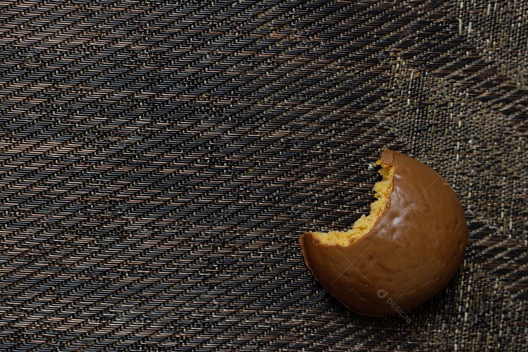 Biscoito de pão de mel, doce típico brasileiro com café