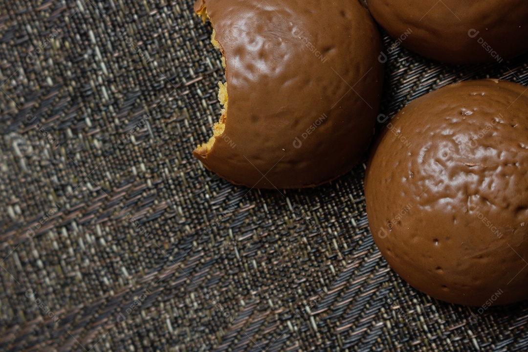 Biscoito de pão de mel, doce típico brasileiro com café