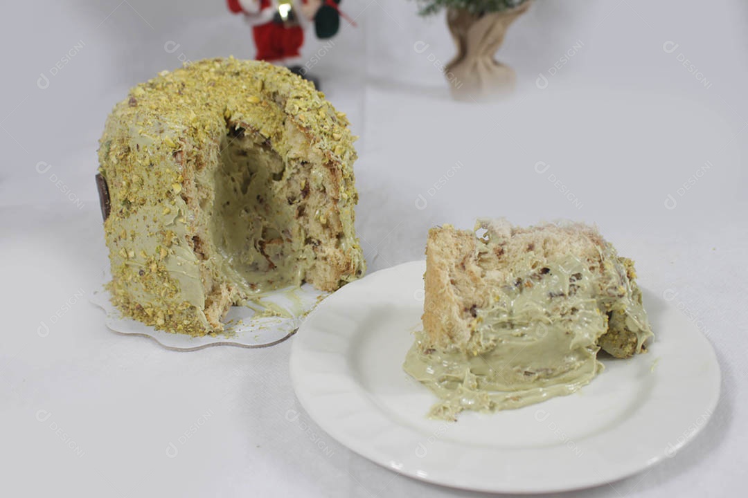 Delicioso panetone sobre a mesa