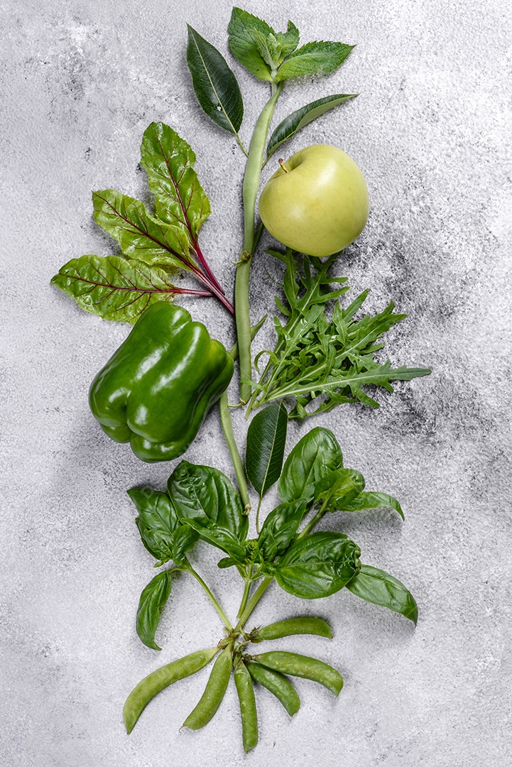 Série plana de vegetais variados em tons verdes, produtos crus orgânicos frescos