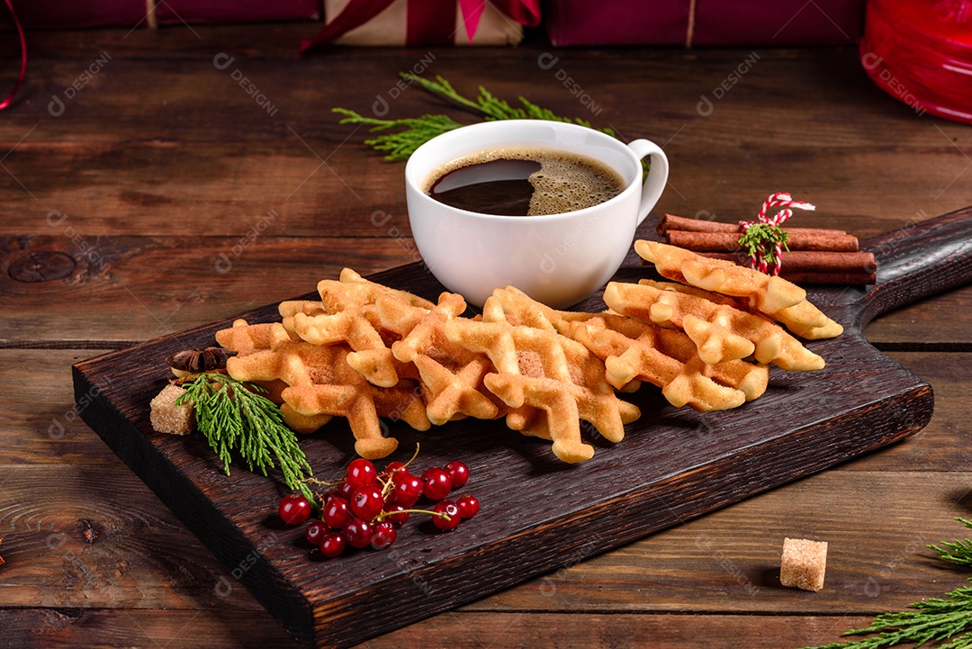 Lindos e deliciosos waffles belgas em uma mesa de Natal