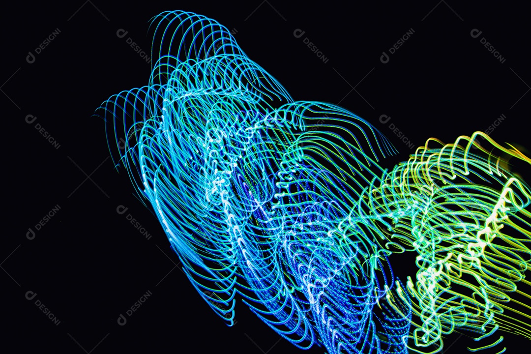 Fundo preto com linhas coloridas