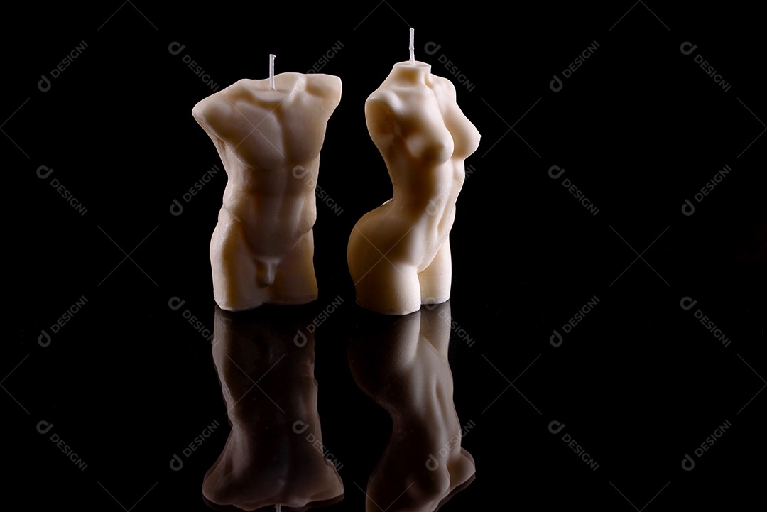 Linda vela em forma de corpo humano