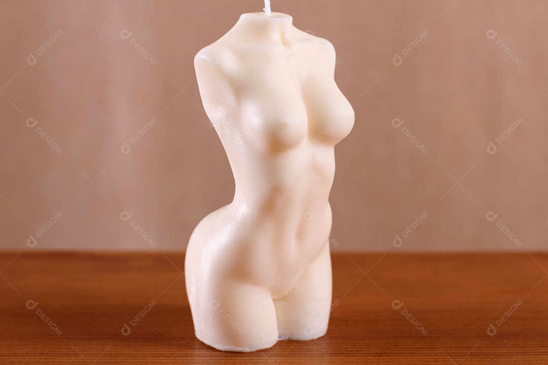 Linda vela em forma de corpo humano