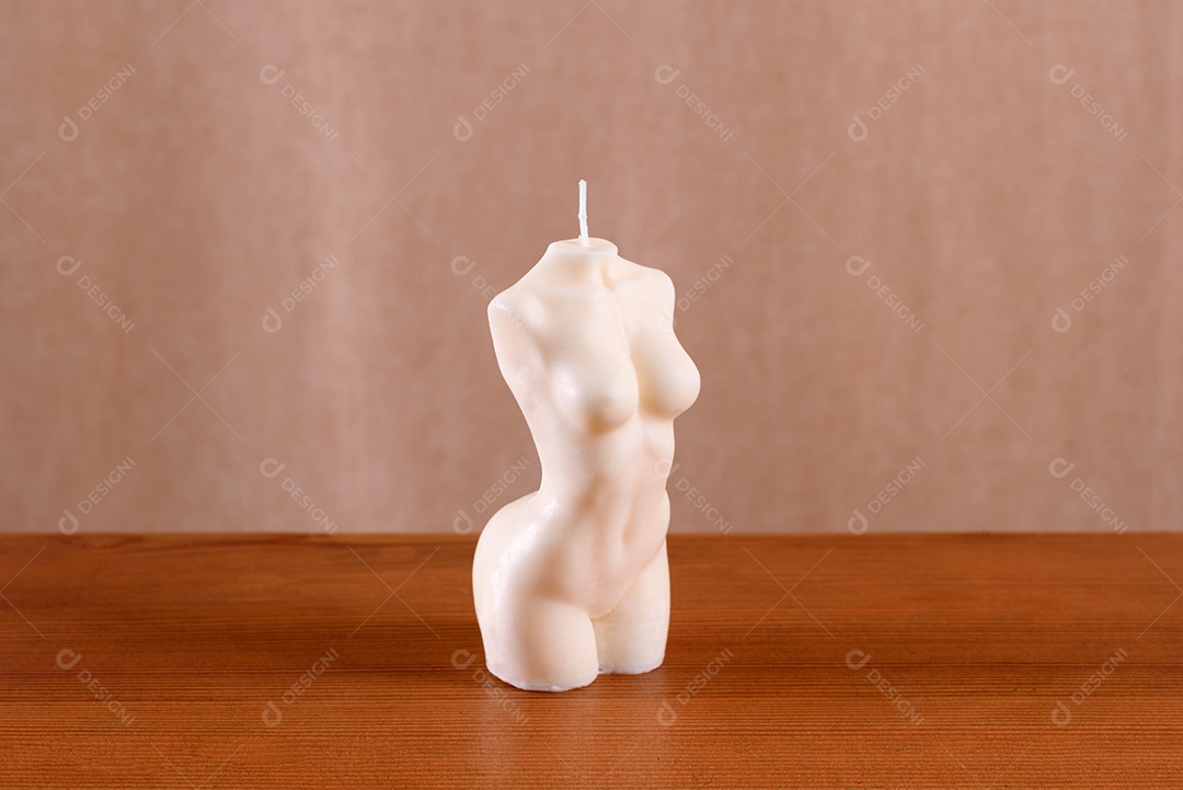 Linda vela em forma de corpo humano