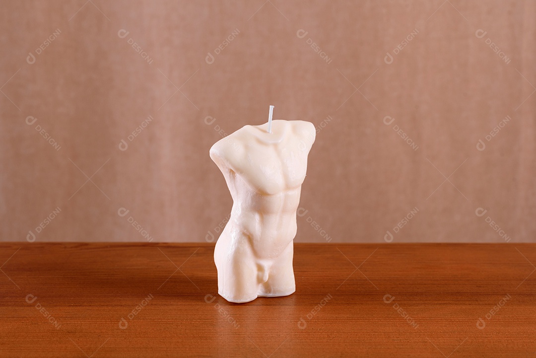 Linda vela em forma de corpo humano