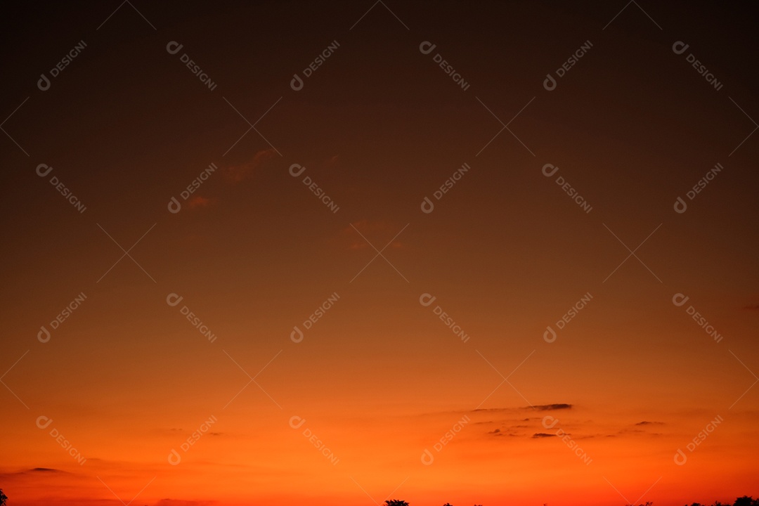 Céu limpo com pôr do sol