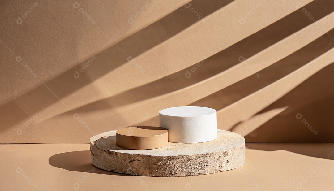 Pódio de exposição de produtos com sombra de folhas naturais no fundo da parede