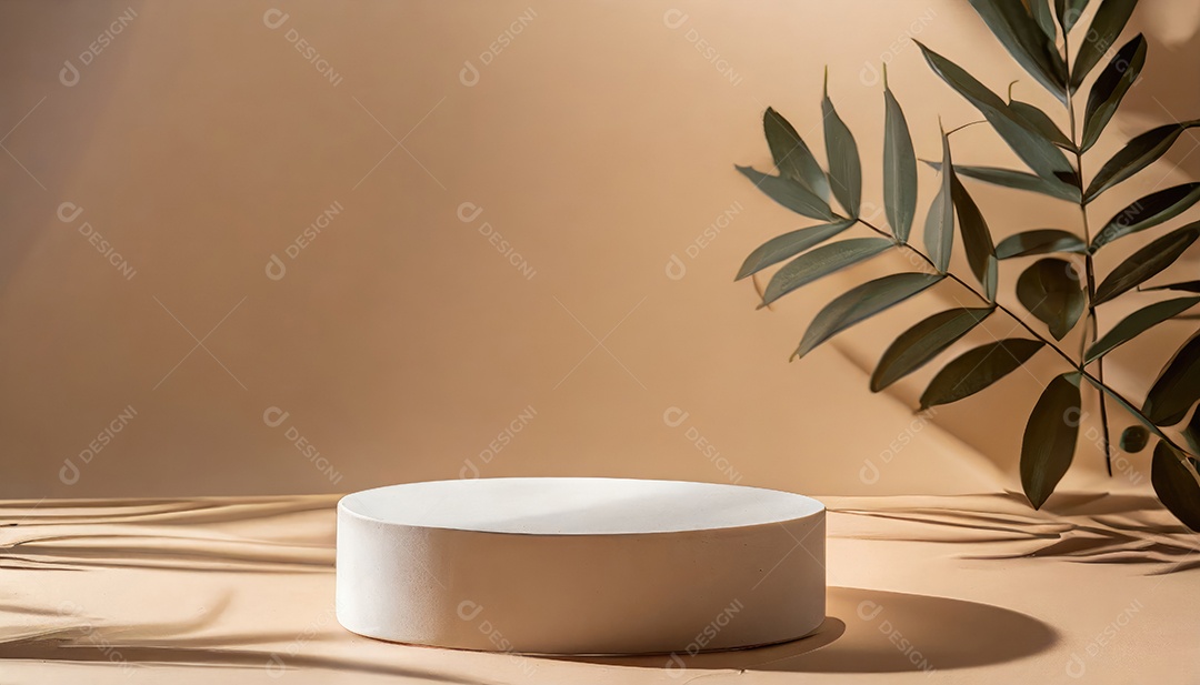 Pódio de exposição de produtos com sombra de folhas naturais no fundo da parede