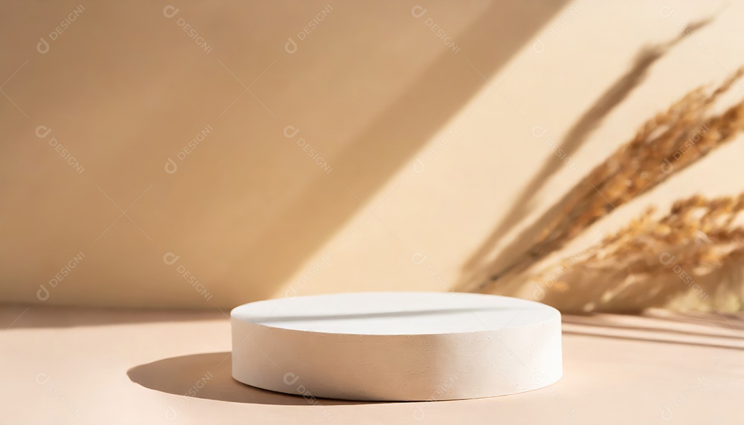 Pódio de exposição de produtos com sombra de folhas naturais no fundo da parede