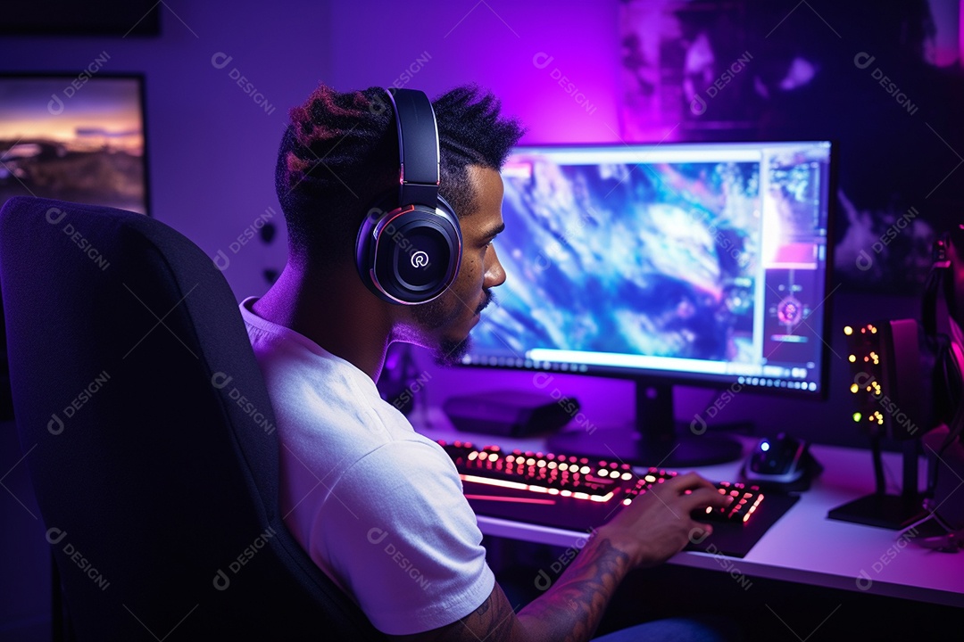 Um jogador bonito jogando em seu console de computador pc