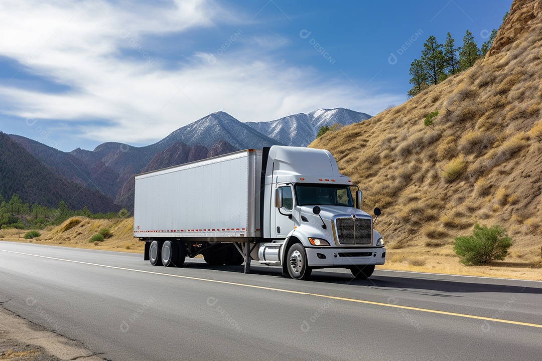 Uma van de carga branca com um trailer vazio em branco