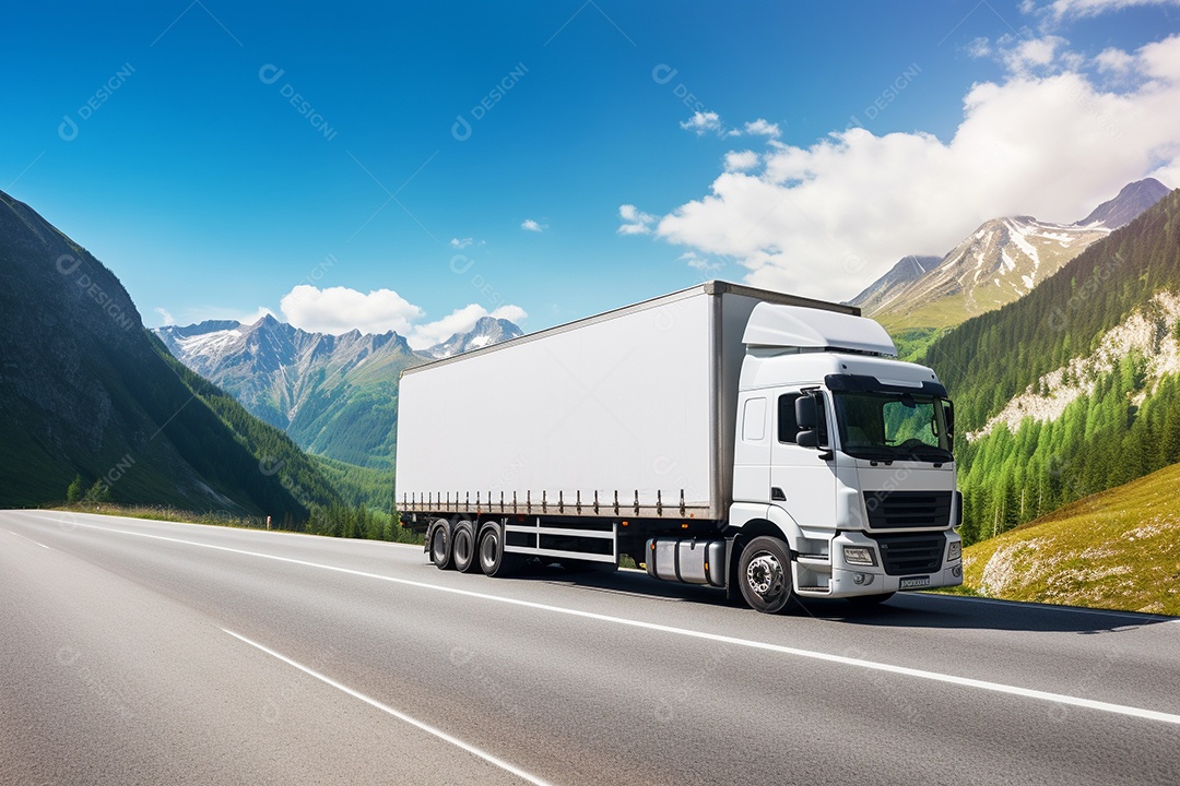 Caminhão de carga branco com um trailer vazio em branco para anúncio em uma rodovia na Europa