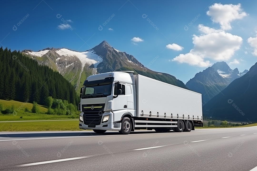 Caminhão de carga branco com um trailer vazio em branco para anúncio em uma rodovia na Europa