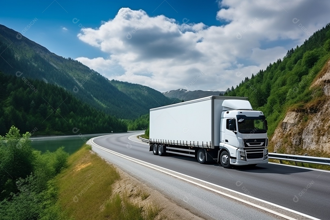 Caminhão de carga branco com um trailer vazio em branco para anúncio em uma rodovia na Europa