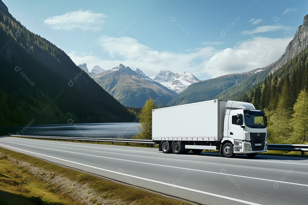 Uma van de carga branca com um trailer vazio em branco