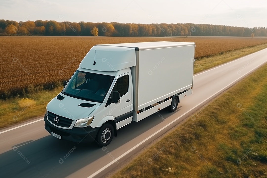 Uma van de carga branca com um trailer vazio em branco