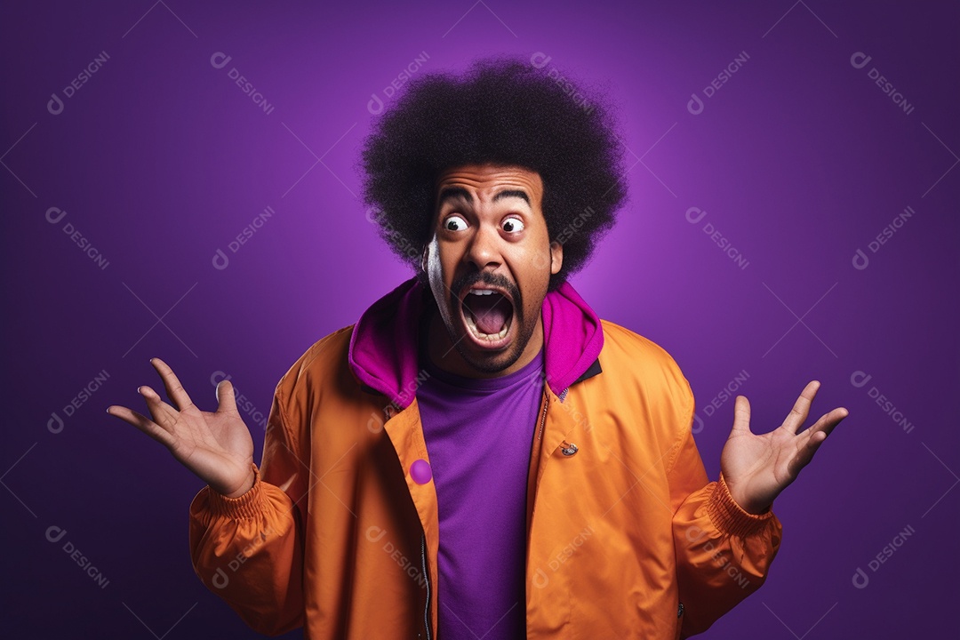 Homem afro-americano gesticulando sobre fundo roxo