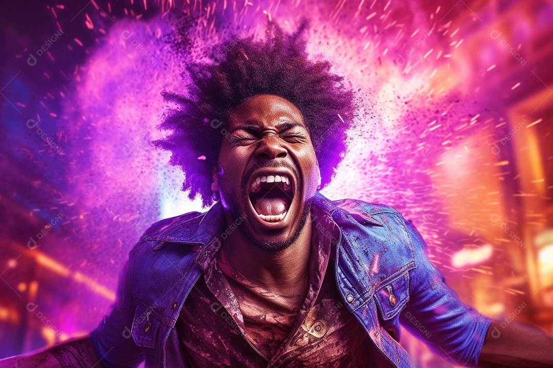 Homem jovem feliz em uma balada sobre fundo desfocado