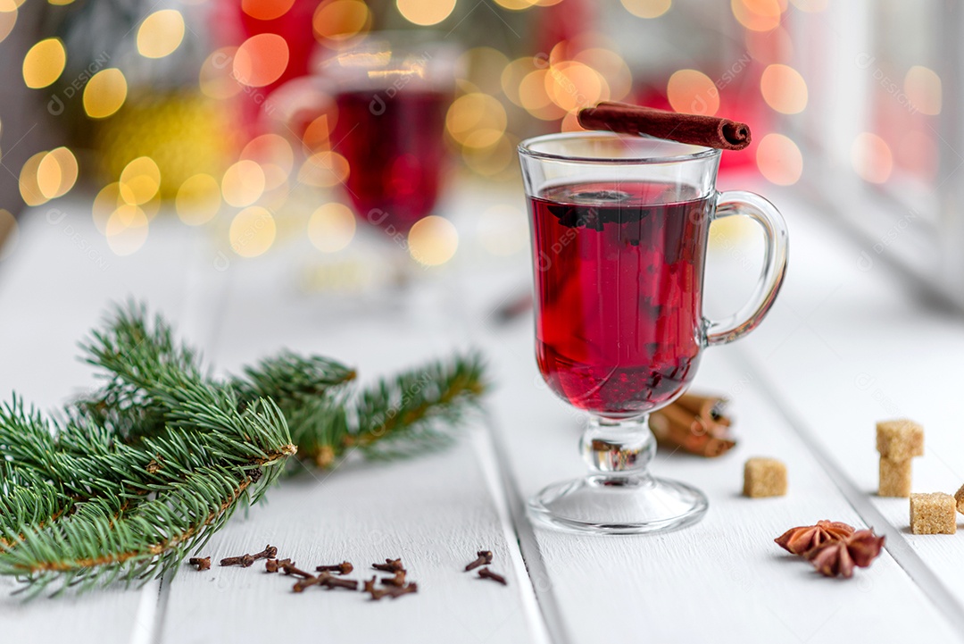 Vinho quente para o inverno e Natal com especiarias diversas.
