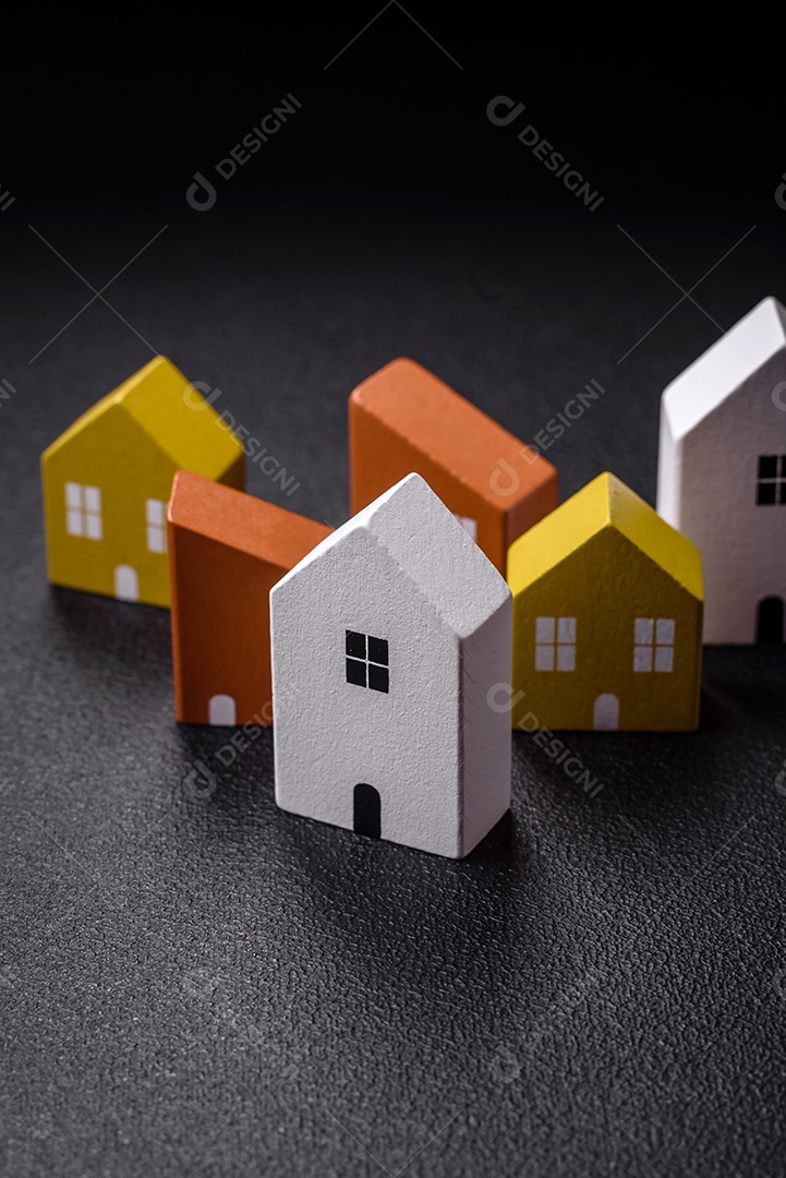 Blocos de madeira do jogo Jenga como ideia conceitual de risco para atingir um objetivo. Plano de fundo para sua ideia