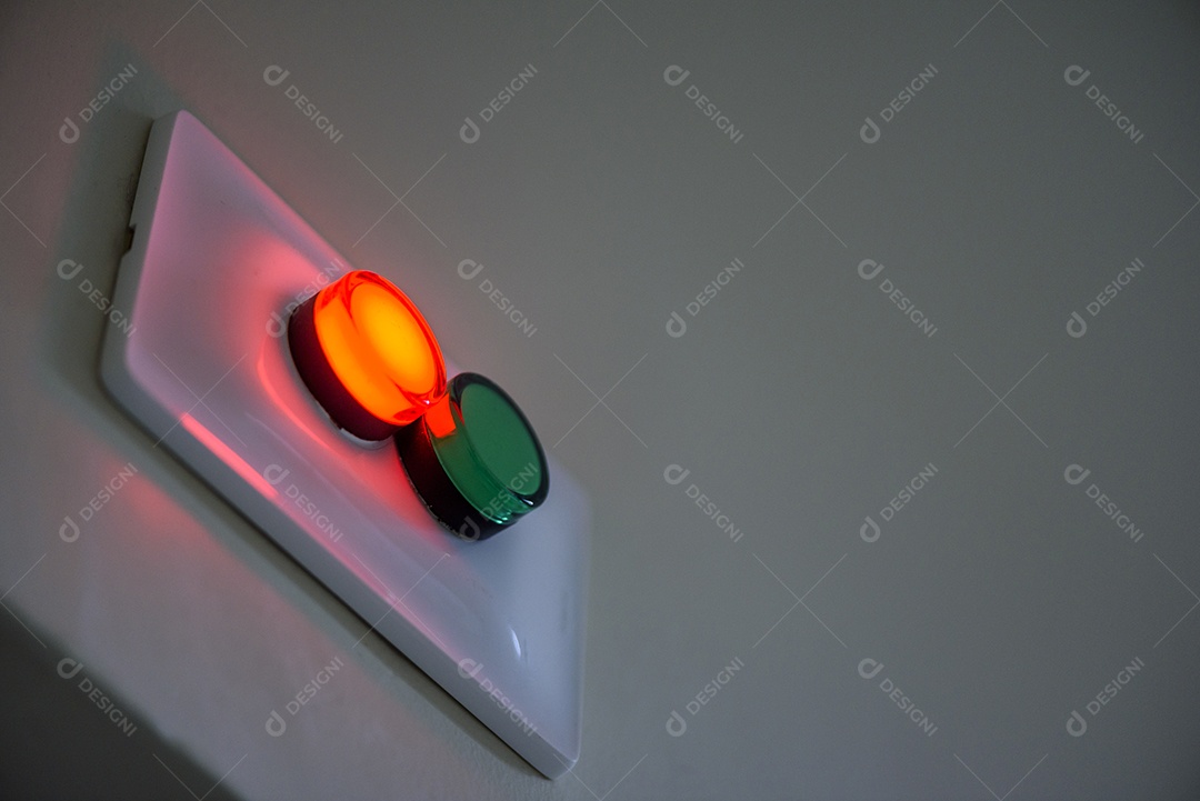 Luz indicadora de tomografia computadorizada acesa