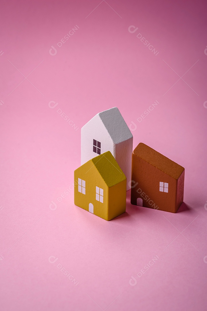 Uma casinha de madeira como ideia para investir na casa própria e atingir o objetivo de comprar um imóvel. Plano de fundo para sua ideia