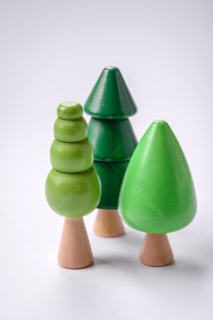 Uma casinha de madeira e chaves como ideia para investir na casa própria e atingir o objetivo de comprar um imóvel. Plano de fundo para sua ideia