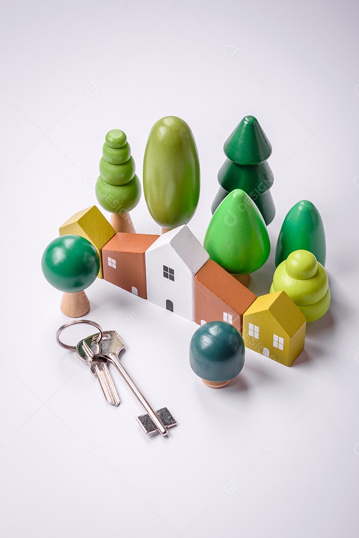 Uma casinha de madeira e chaves como ideia para investir na casa própria e atingir o objetivo de comprar um imóvel. Plano de fundo para sua ideia