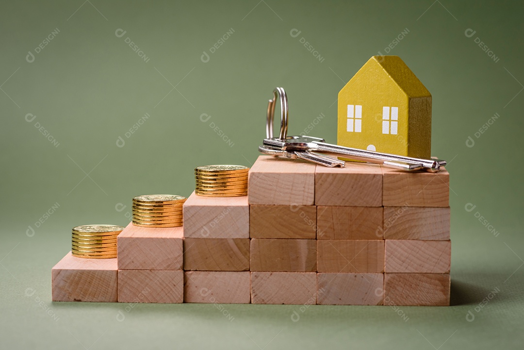 Uma casinha de madeira e chaves como ideia para investir na casa própria e atingir o objetivo de comprar um imóvel. Plano de fundo para sua ideia