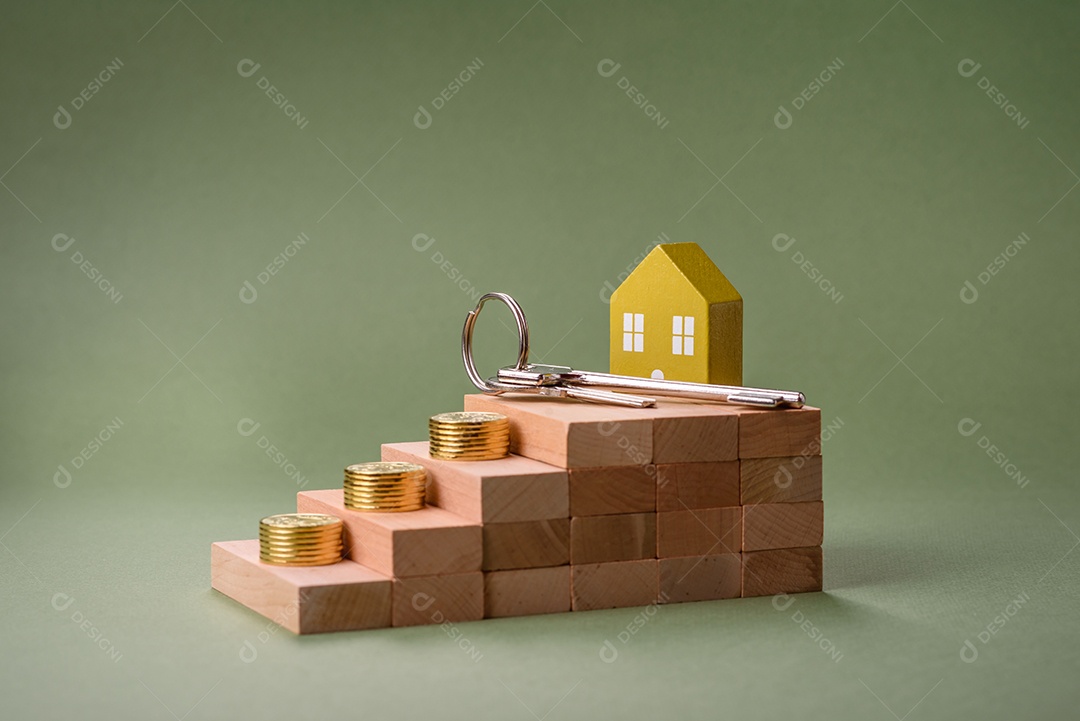Uma casinha de madeira e chaves como ideia para investir na casa própria e atingir o objetivo de comprar um imóvel. Plano de fundo para sua ideia