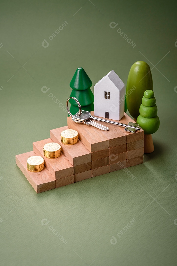 Uma casinha de madeira e chaves como ideia para investir na casa própria e atingir o objetivo de comprar um imóvel. Plano de fundo para sua ideia