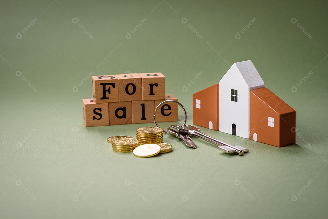 Uma casinha de madeira e chaves como ideia para investir na casa própria e atingir o objetivo de comprar um imóvel. Plano de fundo para sua ideia