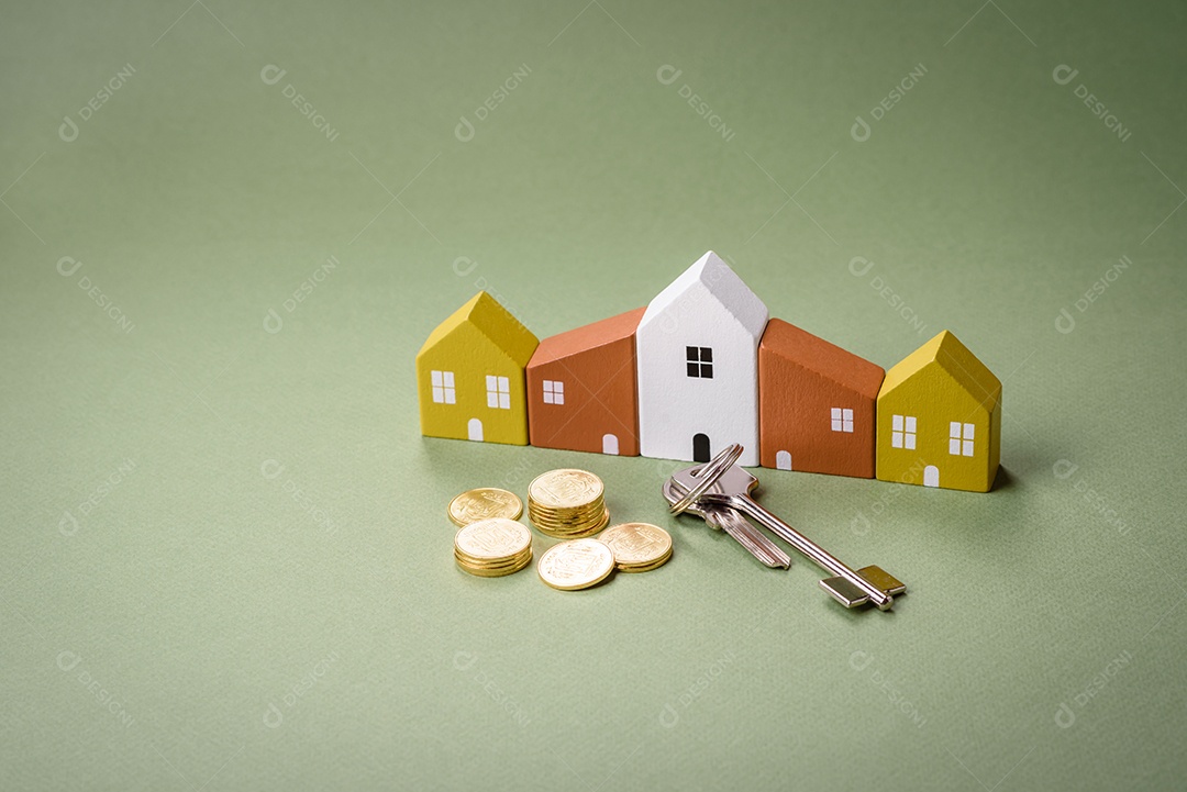 Uma casinha de madeira e chaves como ideia para investir na casa própria e atingir o objetivo de comprar um imóvel. Plano de fundo para sua ideia