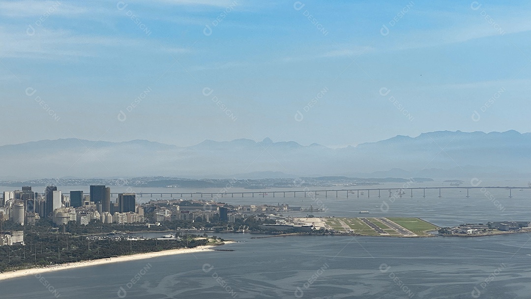 Paisagem de praia no Rio de Janeiro