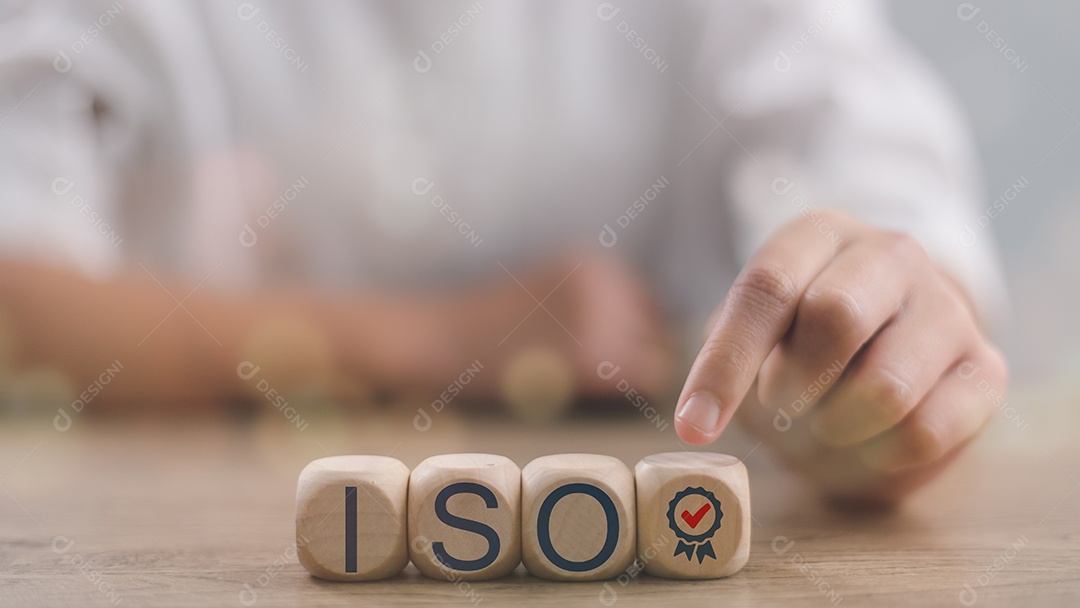 Blocos de madeira sobre fundo isolado