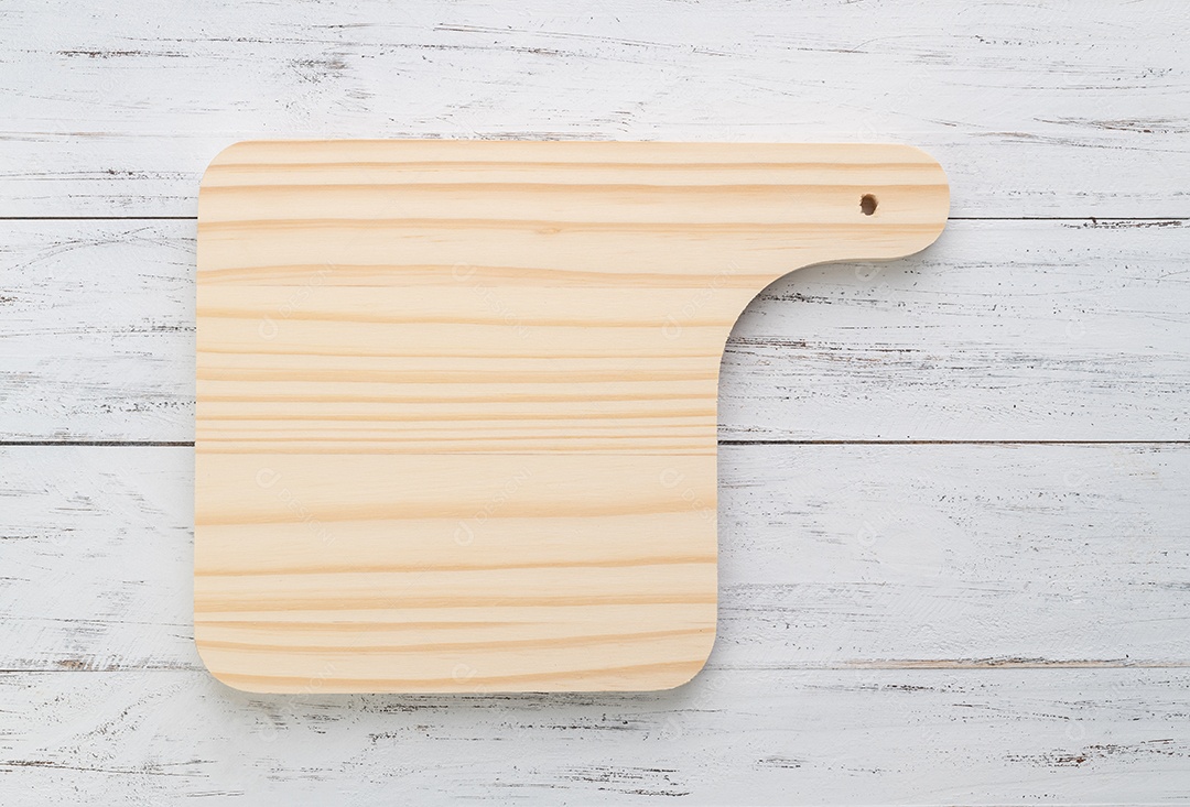 Tábua de madeira vazia sobre fundo de madeira