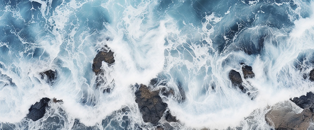 Retrato aérea do litoral rochoso