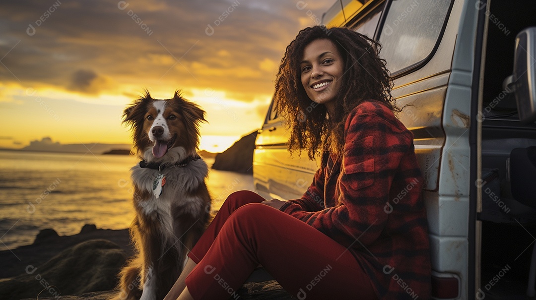 Mulher jovem e cachorro sentados na frente de sua van