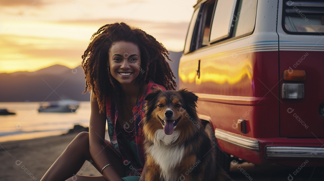 Mulher jovem e cachorro sentados na frente de sua van