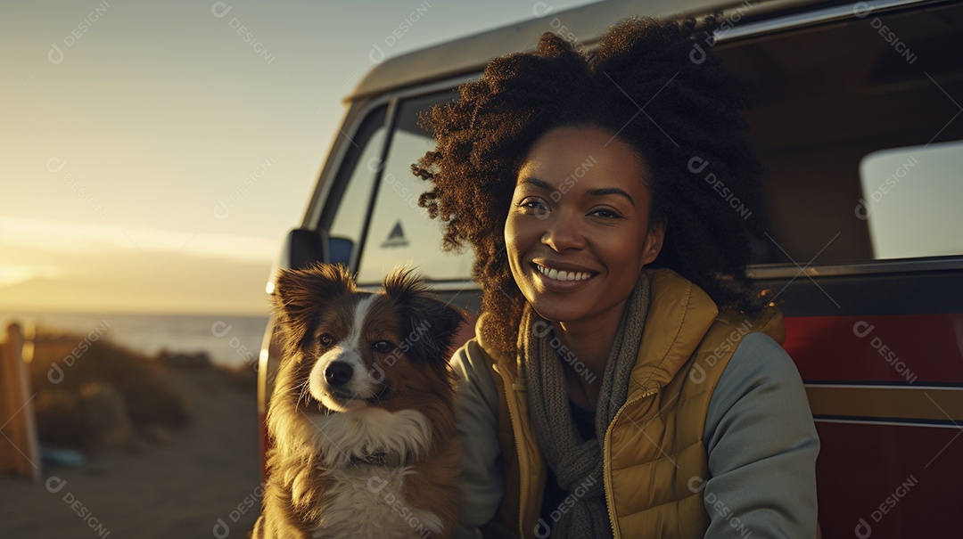 Mulher jovem e cachorro sentados na frente de sua van