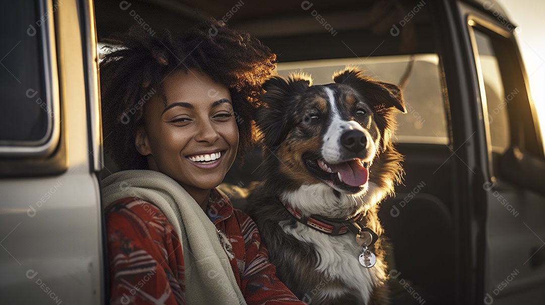 Mulher jovem e cachorro sentados na frente de sua van