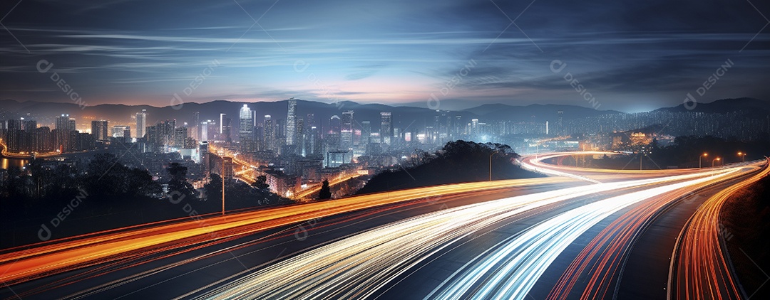 Tráfego na estrada com trilhas leves à noite