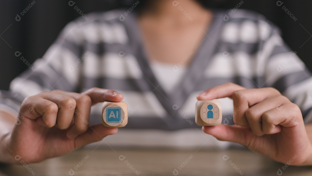 Blocos de madeira sobre fundo pessoa