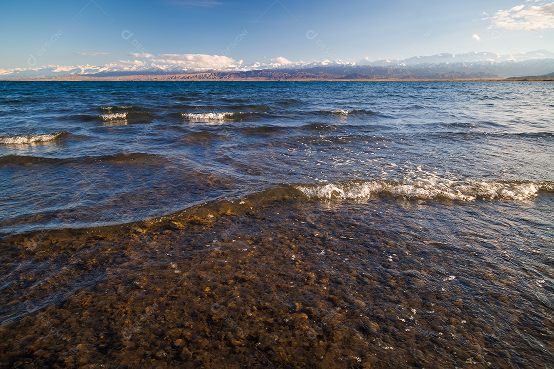 Lindas paisagem de ondas a praia