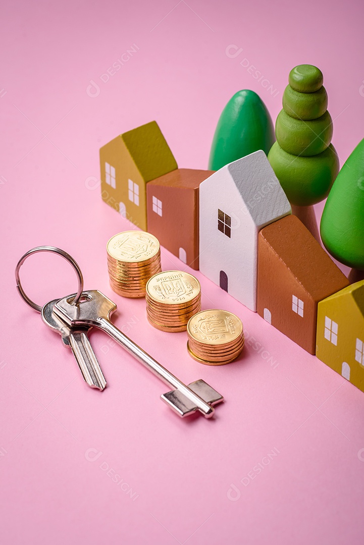 Uma pequena casa de madeira e a inscrição vendidas. Conceito de venda, aluguer de imóveis para uma família. Agência imobiliária, venda de casas e apartamentos novos