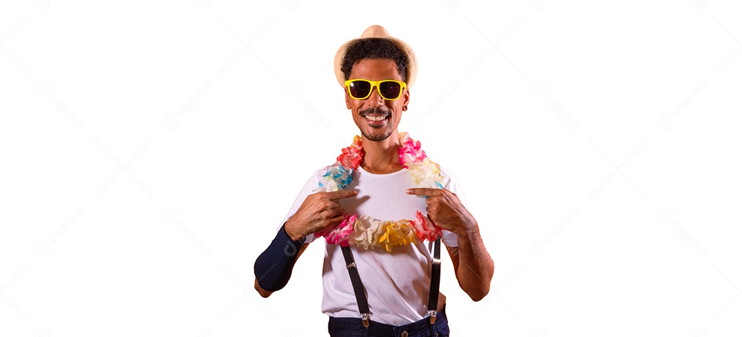 Homem com fantasia de carnaval